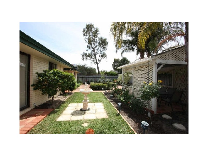 7 Sovereign Place, Forrestfield WA 6058