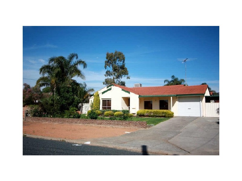 7 Sovereign Place, Forrestfield WA 6058