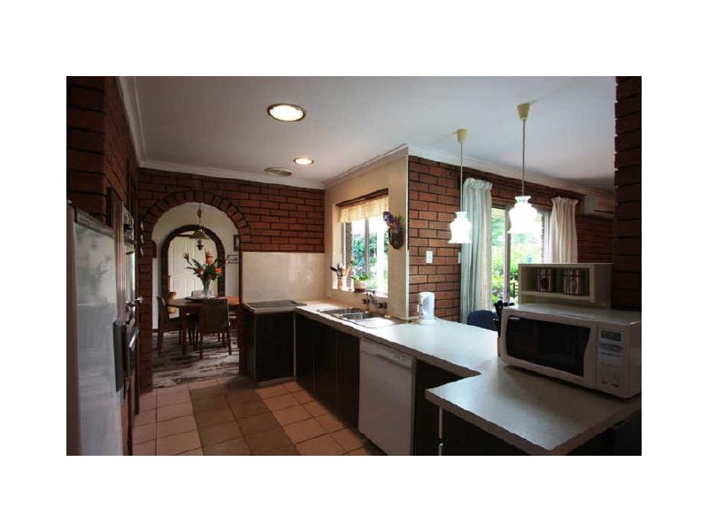 5 Enid Road, Kalamunda WA 6076