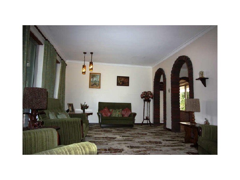 5 Enid Road, Kalamunda WA 6076