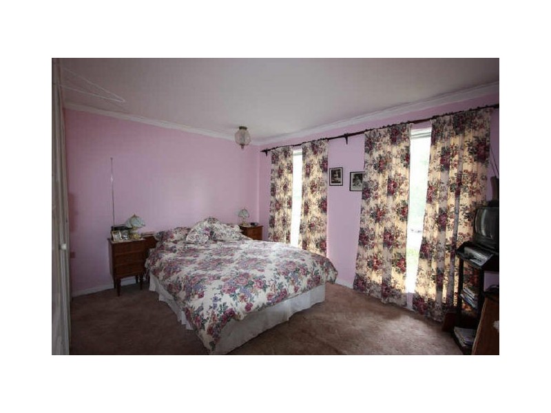 5 Enid Road, Kalamunda WA 6076