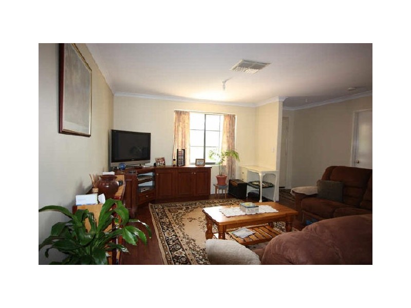 11 Kunzea Close, Maida Vale WA 6057