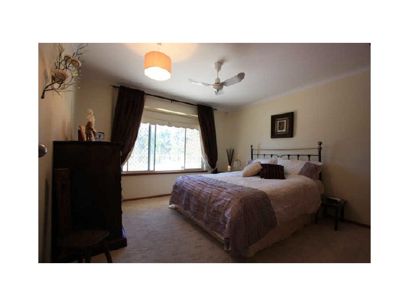 39 Lesmurdie Road East, Walliston WA 6076