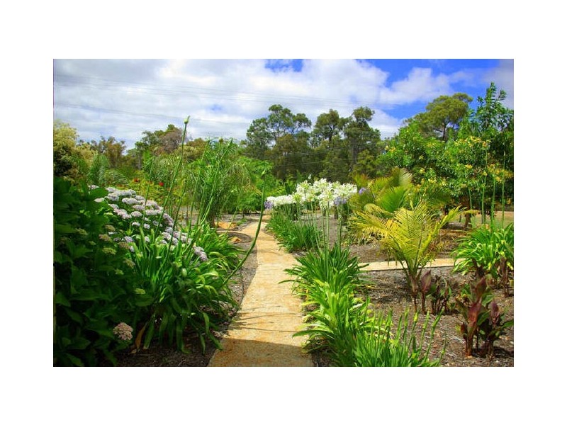 6 Repatriation Road, Pickering Brook WA 6076