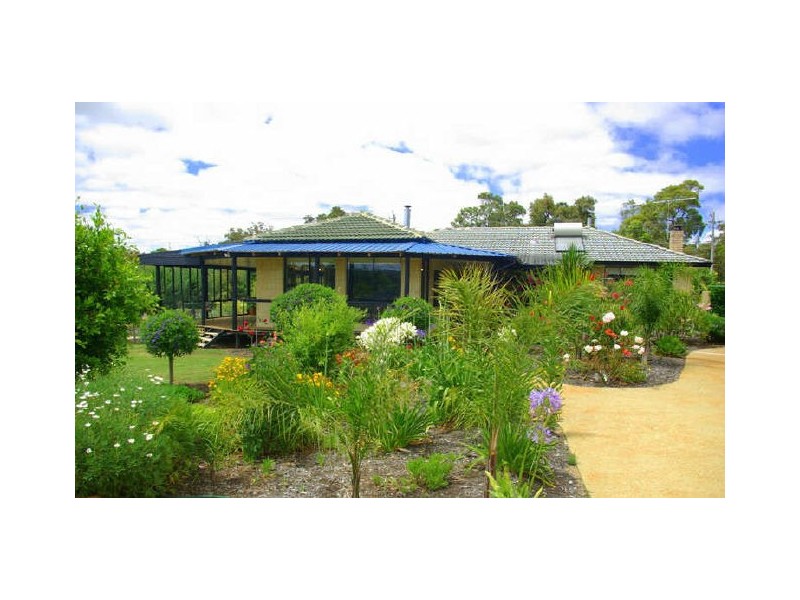 6 Repatriation Road, Pickering Brook WA 6076