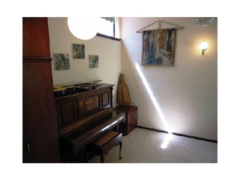 18 Robusta Road, Kalamunda WA 6076