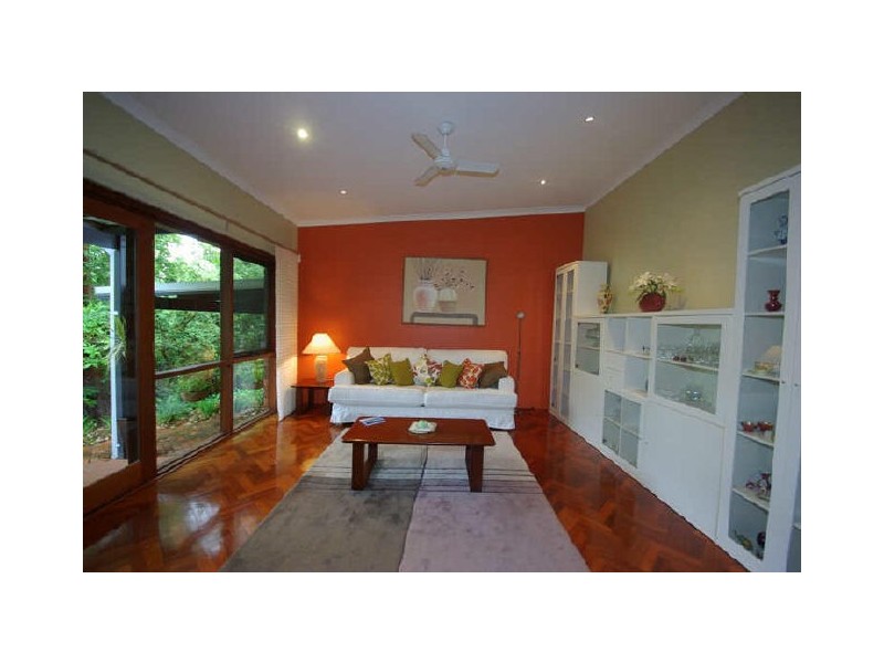 9 Faye Crescent, Gooseberry Hill WA 6076