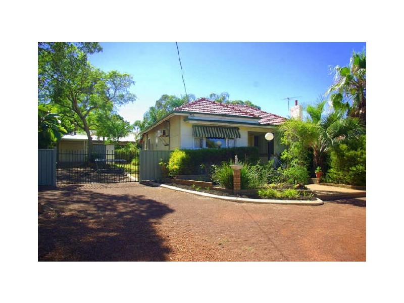 17 Peet Road, Kalamunda WA 6076