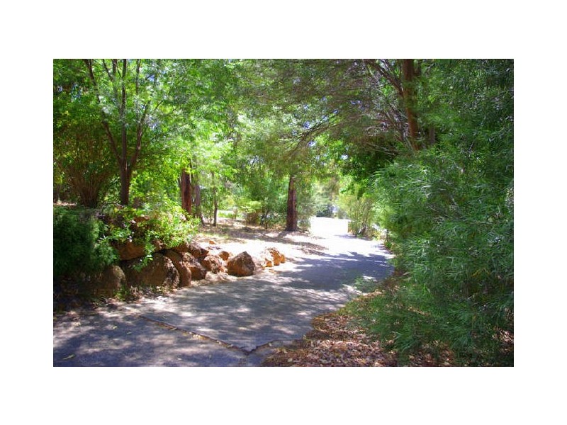 60 Mundaring Weir Road, Kalamunda WA 6076