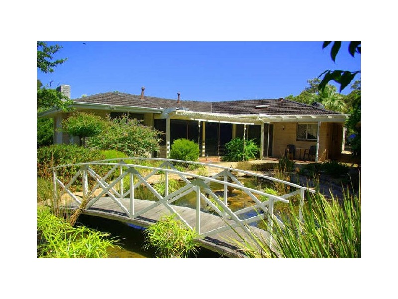 88 Falls Road, Lesmurdie WA 6076