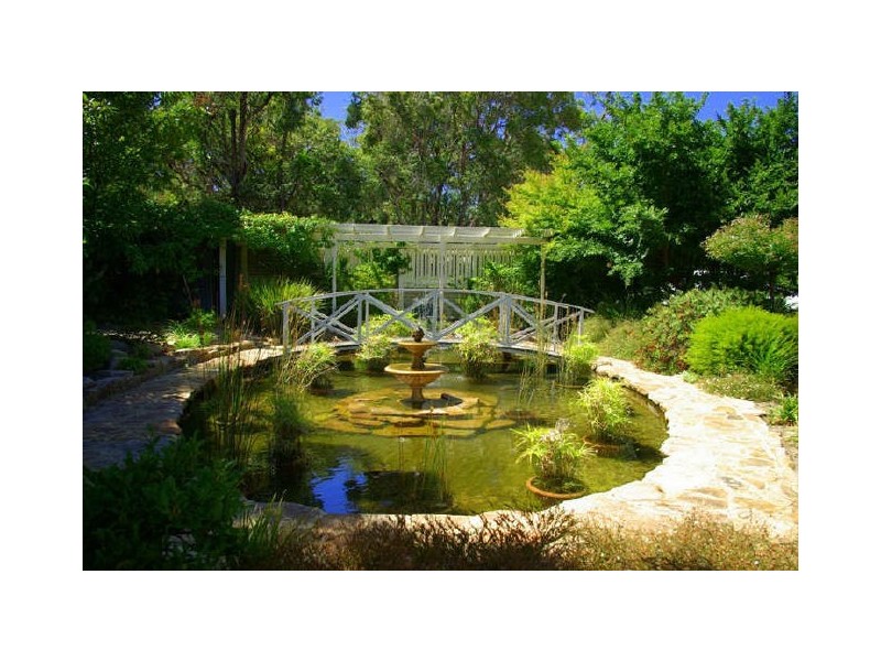 88 Falls Road, Lesmurdie WA 6076