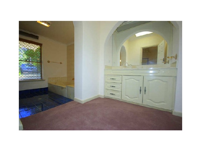 88 Falls Road, Lesmurdie WA 6076