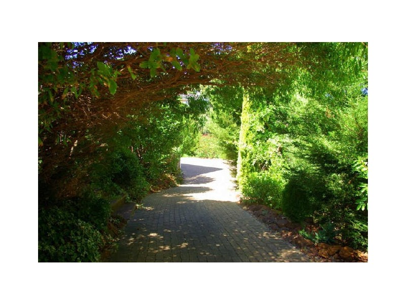 88 Falls Road, Lesmurdie WA 6076