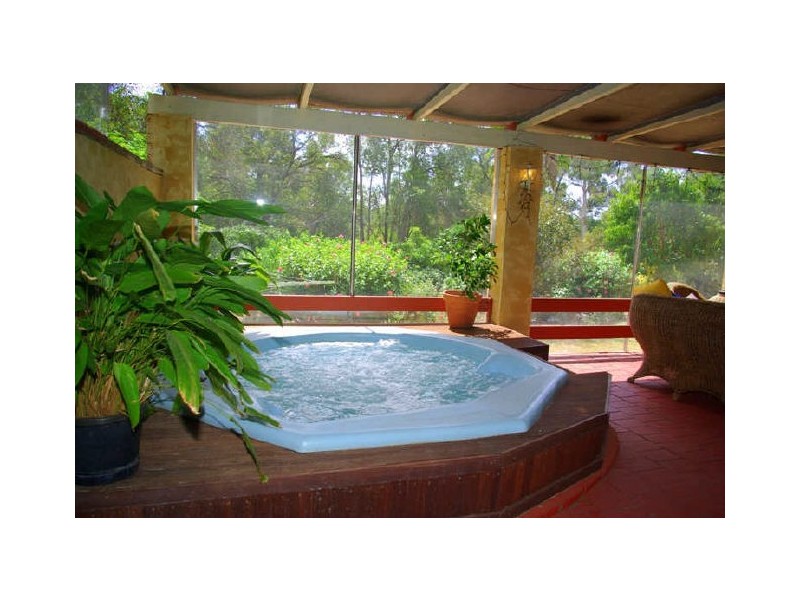 4 Connor Road, Lesmurdie WA 6076