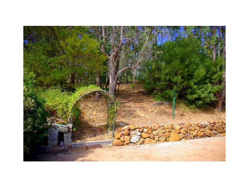 7 Torwood Drive, Gooseberry Hill WA 6076