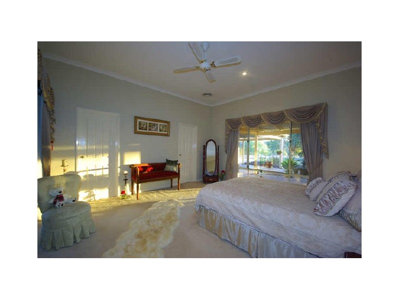 1720 Pechey Road, Swan View WA 6056