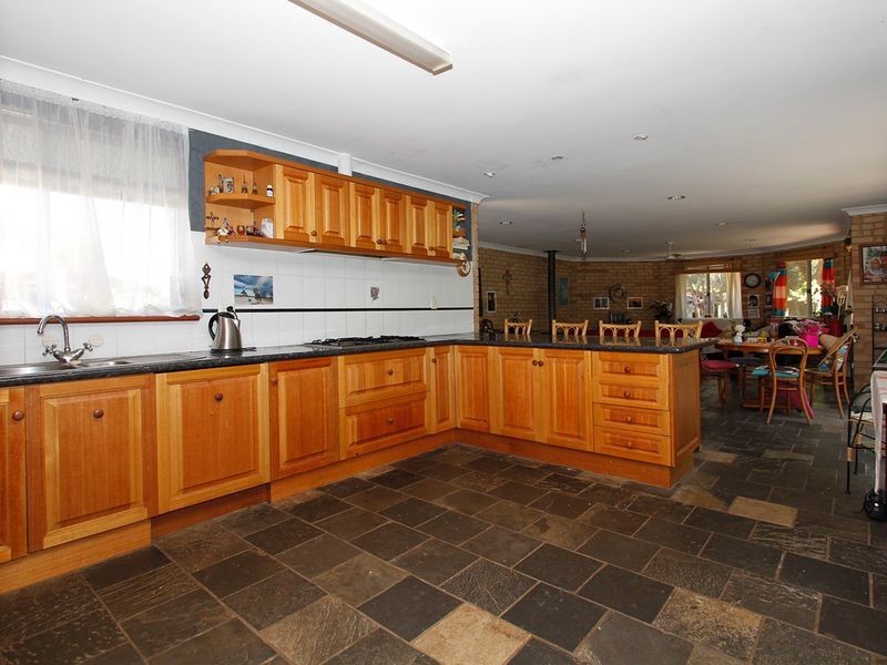 84 Grove Road, Lesmurdie WA 6076