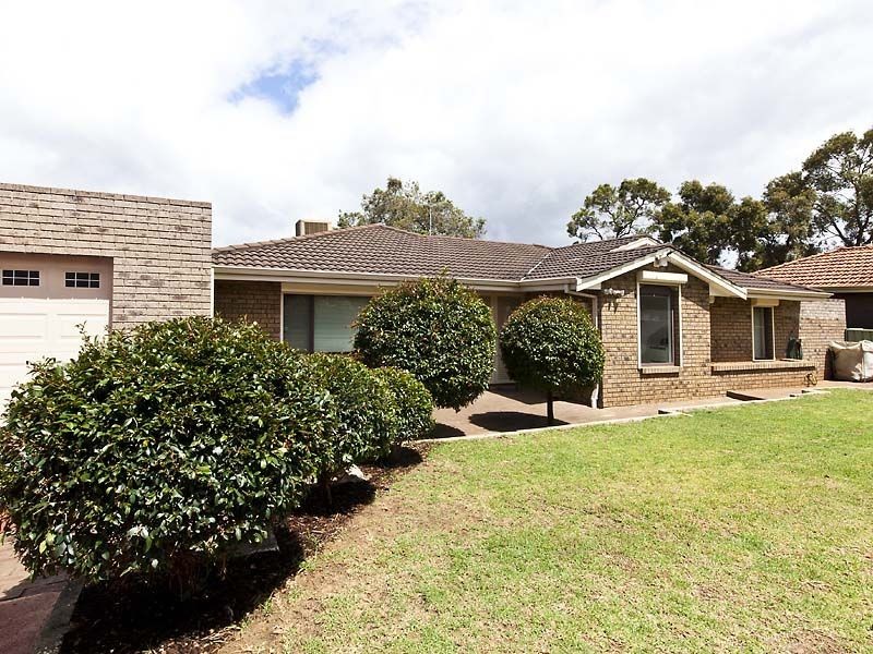 5 Bulla Street, Lesmurdie WA 6076