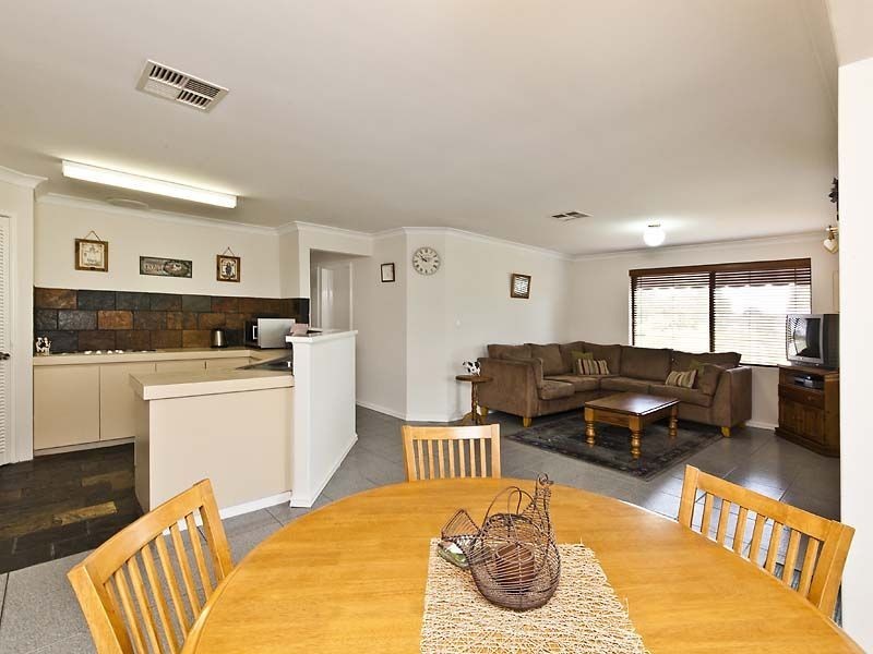 5 Bulla Street, Lesmurdie WA 6076
