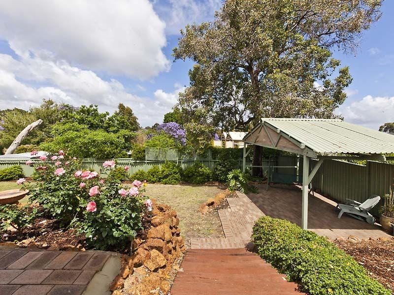 5 Bulla Street, Lesmurdie WA 6076