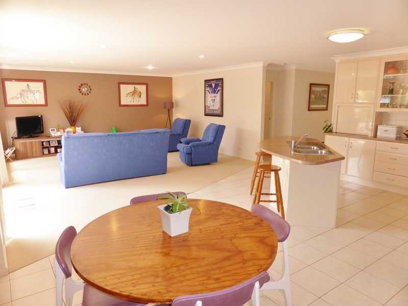 2/3 Ballingal Way, Forster NSW 2428