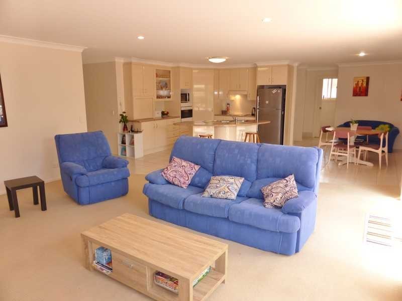 2/3 Ballingal Way, Forster NSW 2428