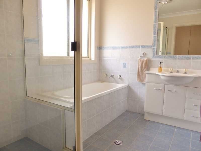 2/3 Ballingal Way, Forster NSW 2428