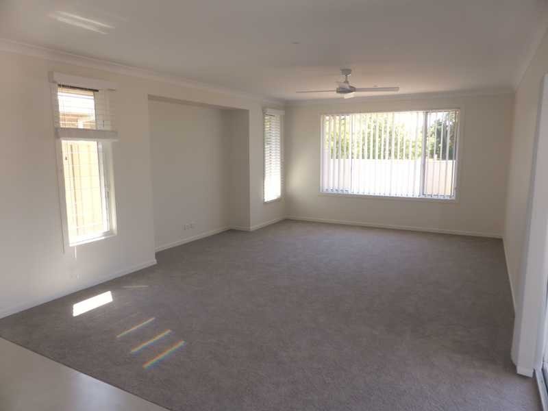 2/11 Michaela Place, Forster NSW 2428