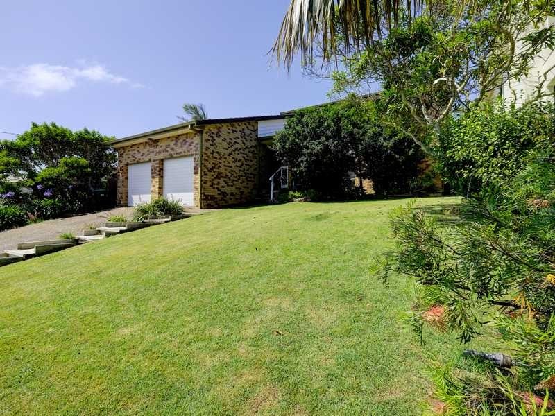 84 Lakeview Crescent, Forster NSW 2428