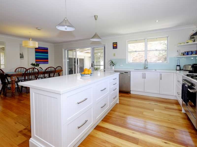 84 Lakeview Crescent, Forster NSW 2428