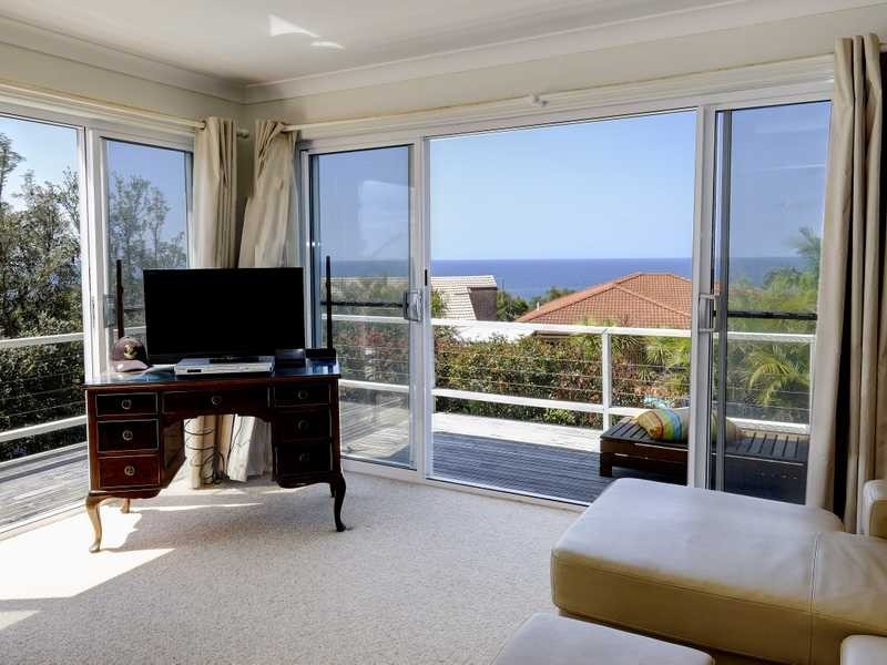 84 Lakeview Crescent, Forster NSW 2428