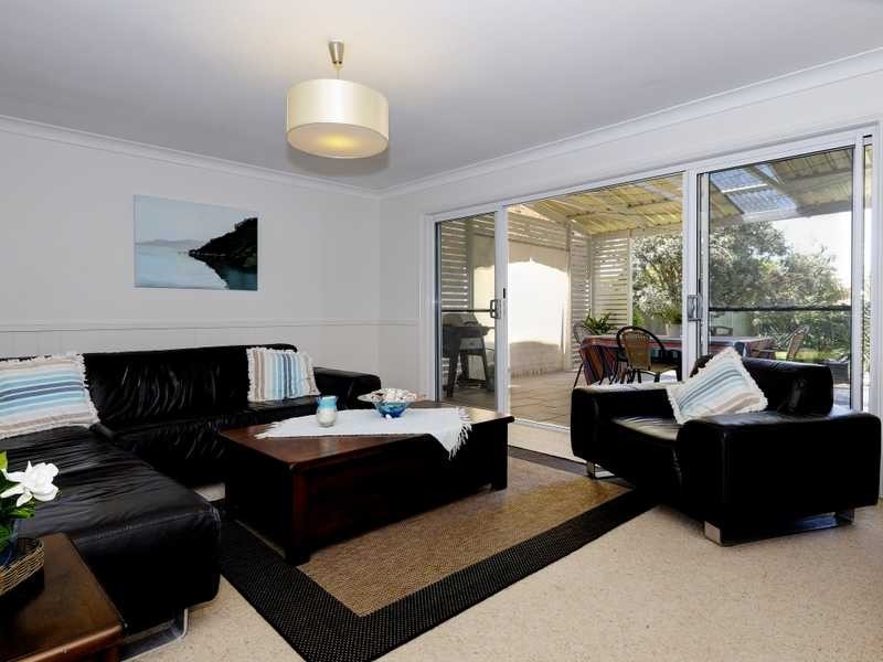 84 Lakeview Crescent, Forster NSW 2428