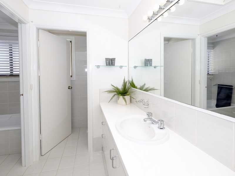 84 Lakeview Crescent, Forster NSW 2428