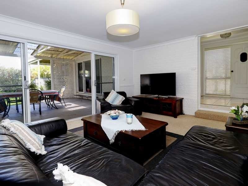 84 Lakeview Crescent, Forster NSW 2428