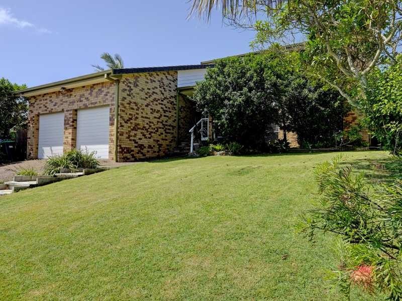 84 Lakeview Crescent, Forster NSW 2428