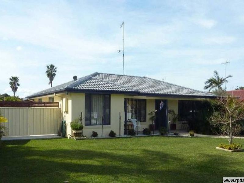 9 Delore Street, Tuncurry NSW 2428