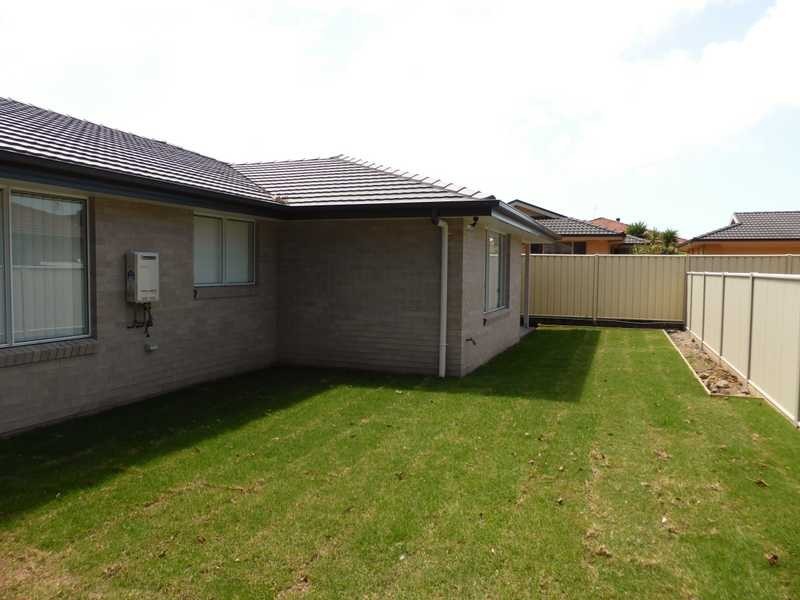 2/58 The Lakes Way, Forster NSW 2428