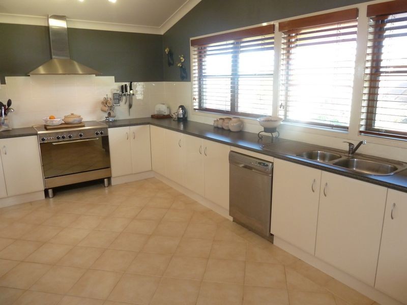 16 Lakeview Crescent, Forster NSW 2428