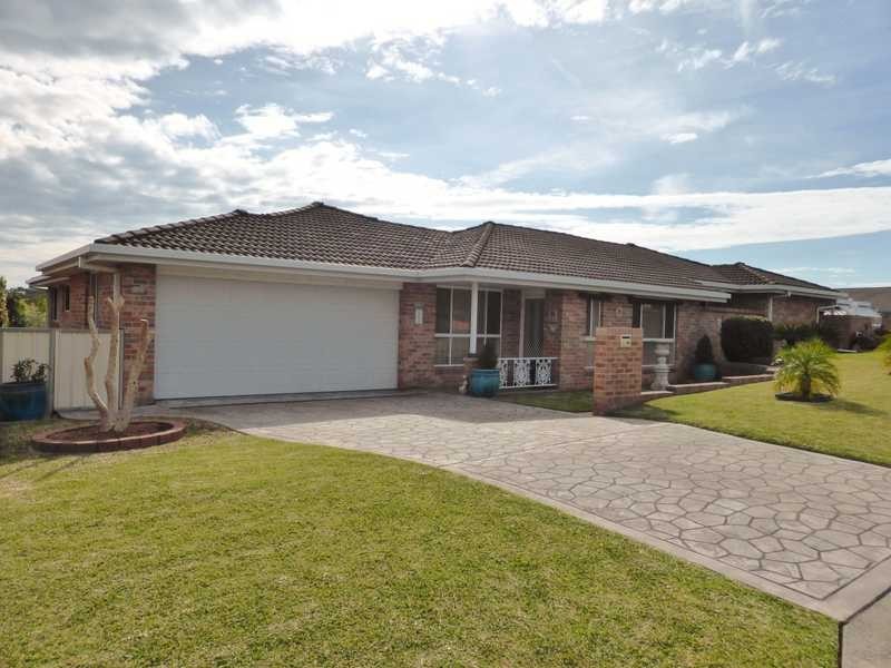 2/7 Akala Avenue, Forster NSW 2428