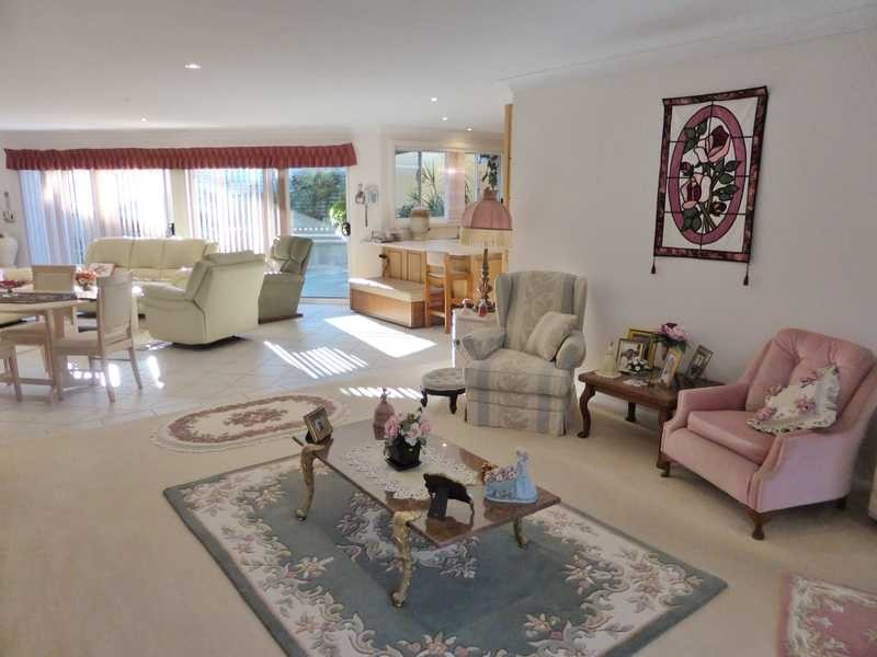 2/7 Akala Avenue, Forster NSW 2428