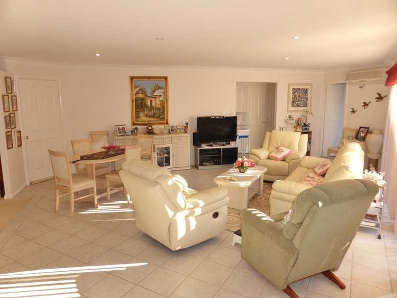 2/7 Akala Avenue, Forster NSW 2428