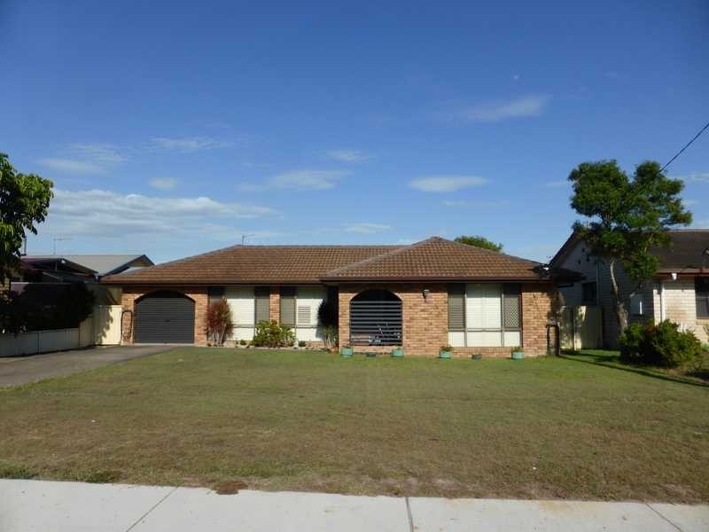 236 The Lakes Way, Tuncurry NSW 2428