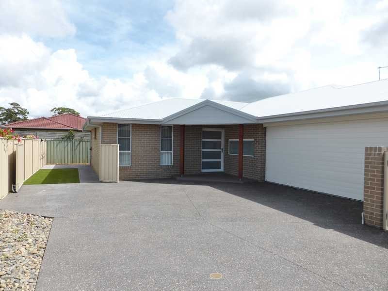 2/9 The Lakes Way, Forster NSW 2428