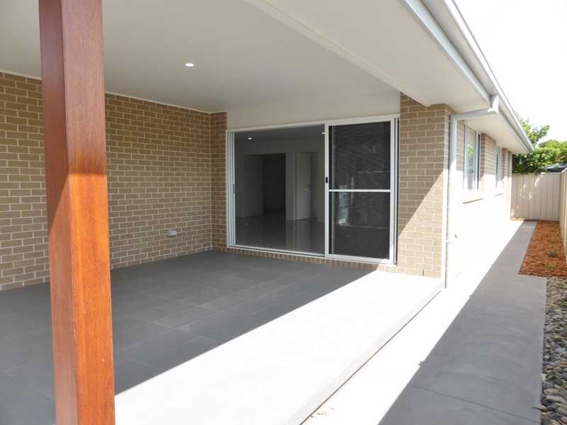 2/9 The Lakes Way, Forster NSW 2428