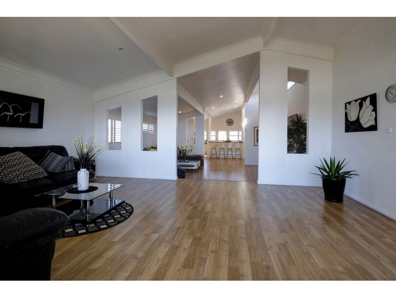 16 Lakeview Crescent, Forster NSW 2428