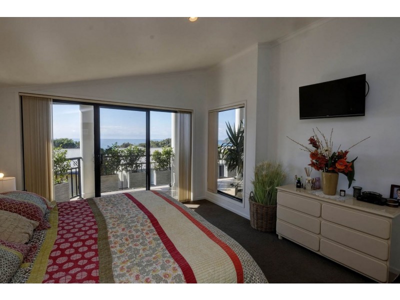 16 Lakeview Crescent, Forster NSW 2428