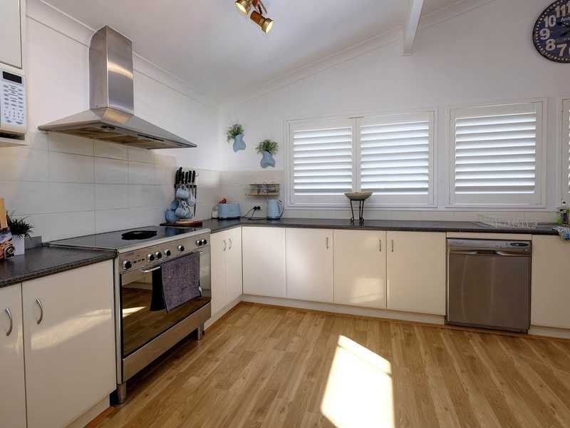 16 Lakeview Crescent, Forster NSW 2428