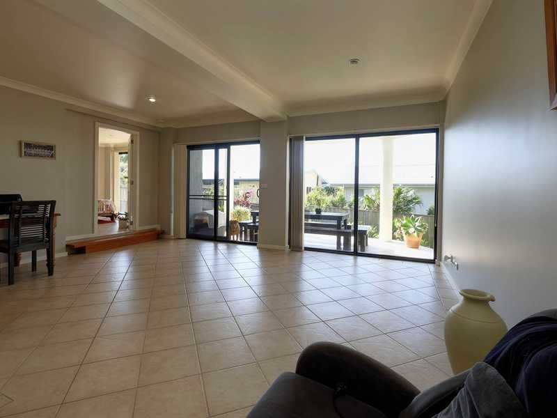 16 Lakeview Crescent, Forster NSW 2428
