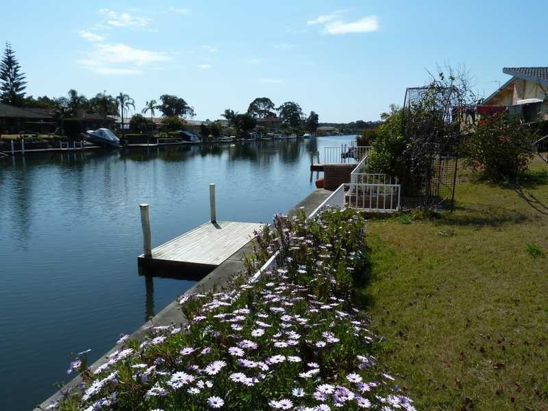 9 Friendship Key, Forster NSW 2428