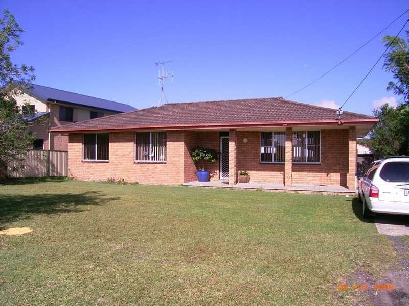 11 Hawaii Ave, Forster NSW 2428